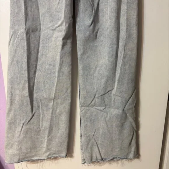 RISEN JEANS High Rise Distressed Knee, Relax Fit Flare Jean (13/31) Light Wash - Picture 9 of 10